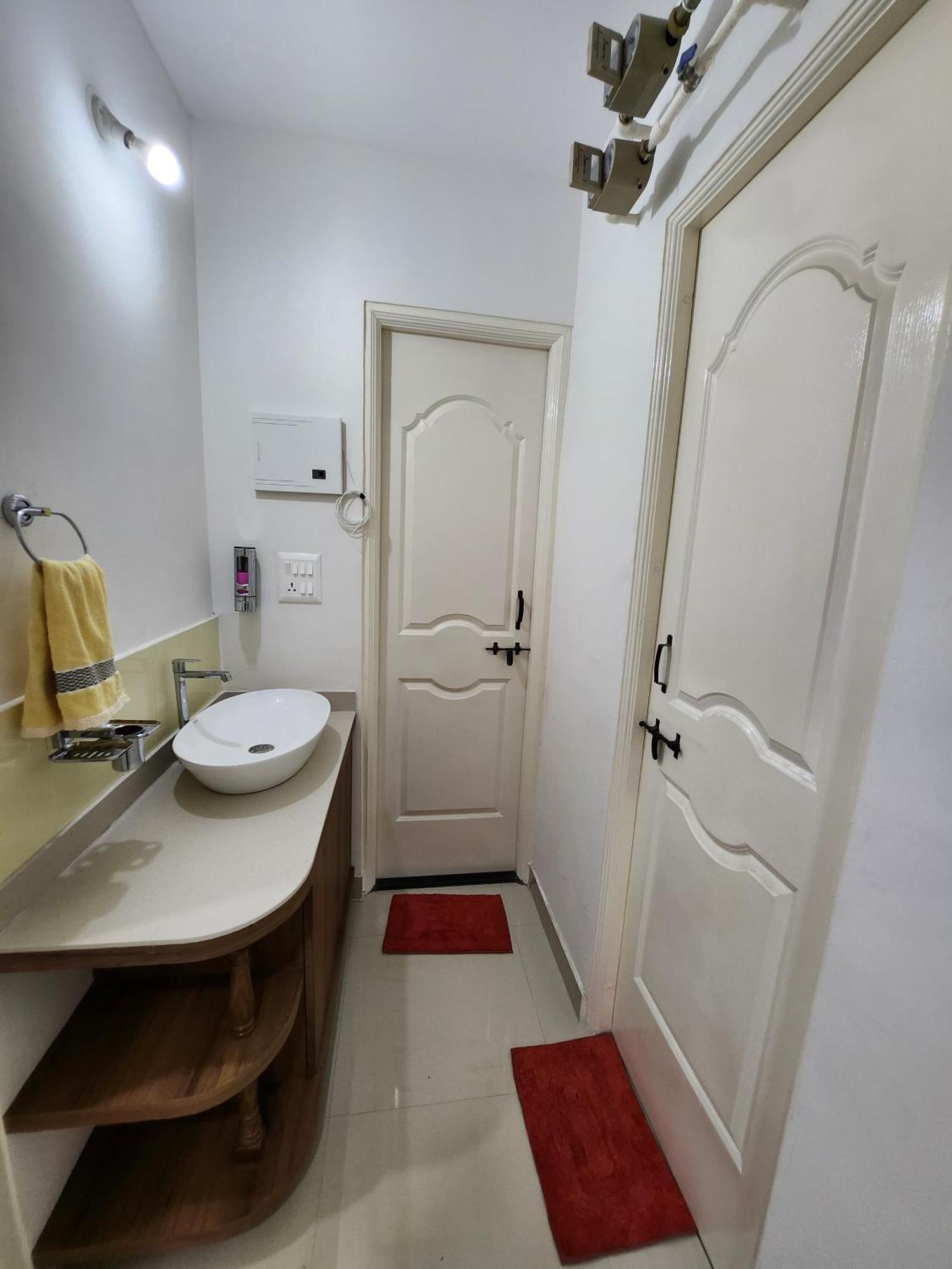 Anandi Service Apartment *
